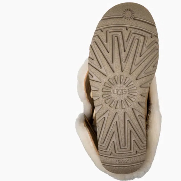 UGG Bailey Button Triplet II Boot - Picture 3 of 5